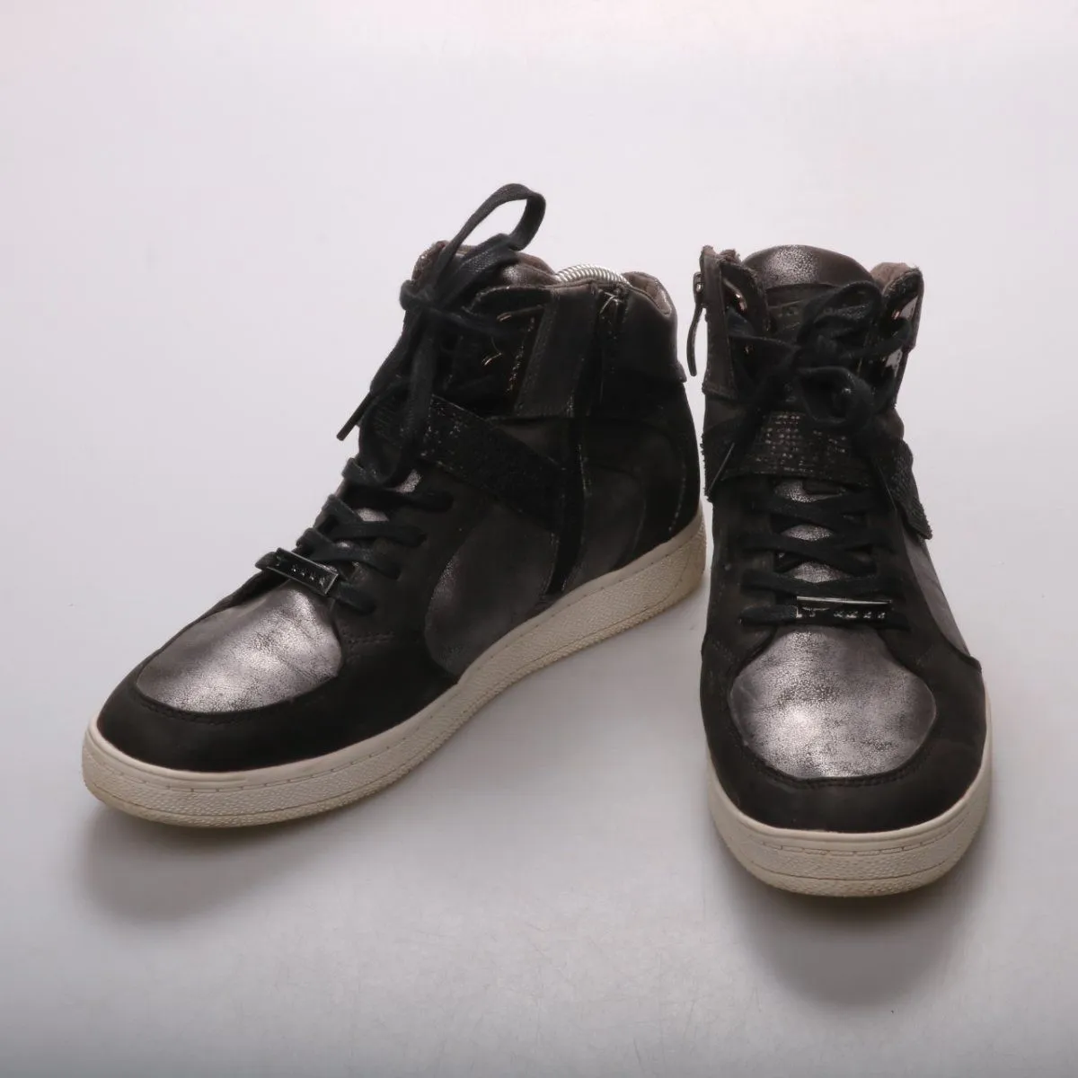 кроссовки Tamaris